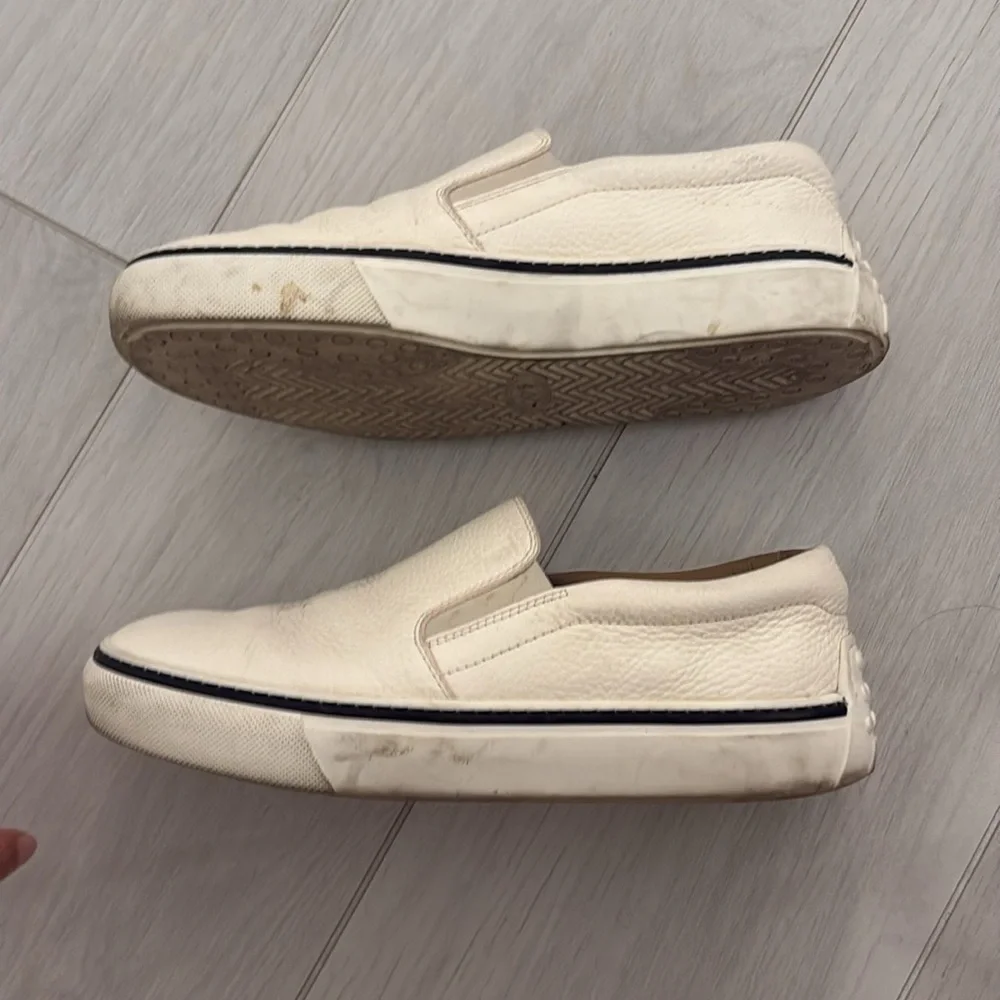Tod’s men’s size 6 white slip on shoes - Picture 3 of 7